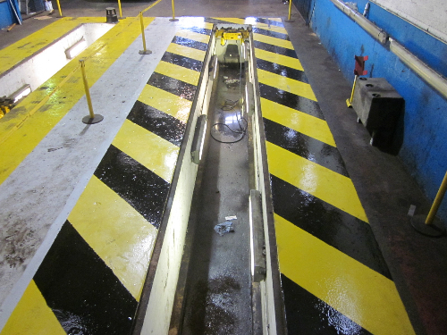 Black epoxy resin coatings applied as hash markings Black epoxy resin coatings applied as hash markings