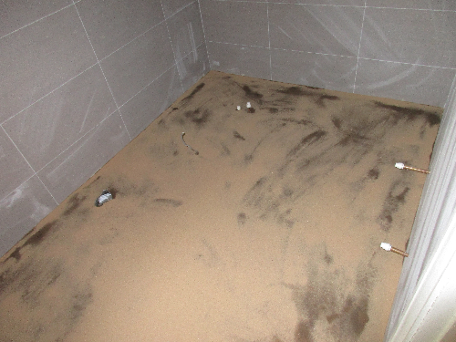 Epoxy resin primer blinded with fine dried aggregate